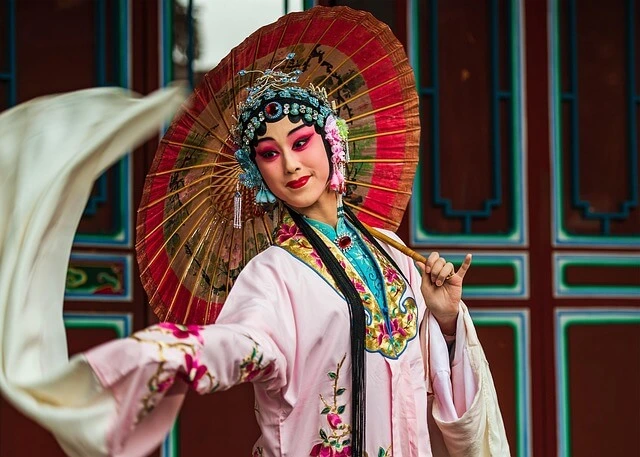japonaise en tenue traditionnelle idées de destinations