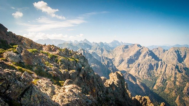 belle vue des montagnes Corse qui peut faire le gr20